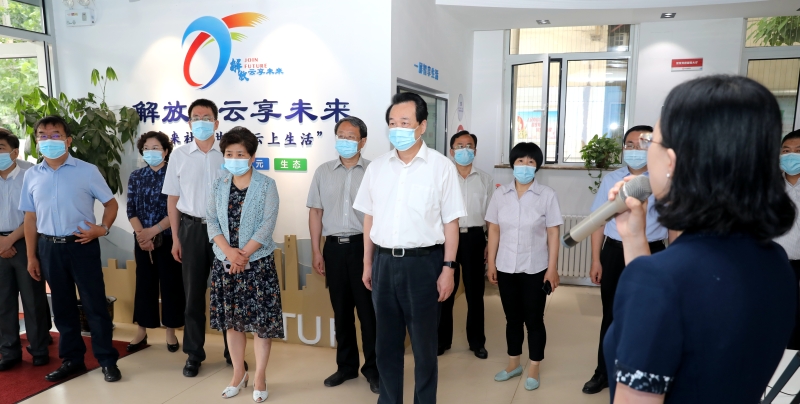 山东省济南市人大常委会主任、党组书记殷鲁谦来历下区调研人大代表网格化履职工作